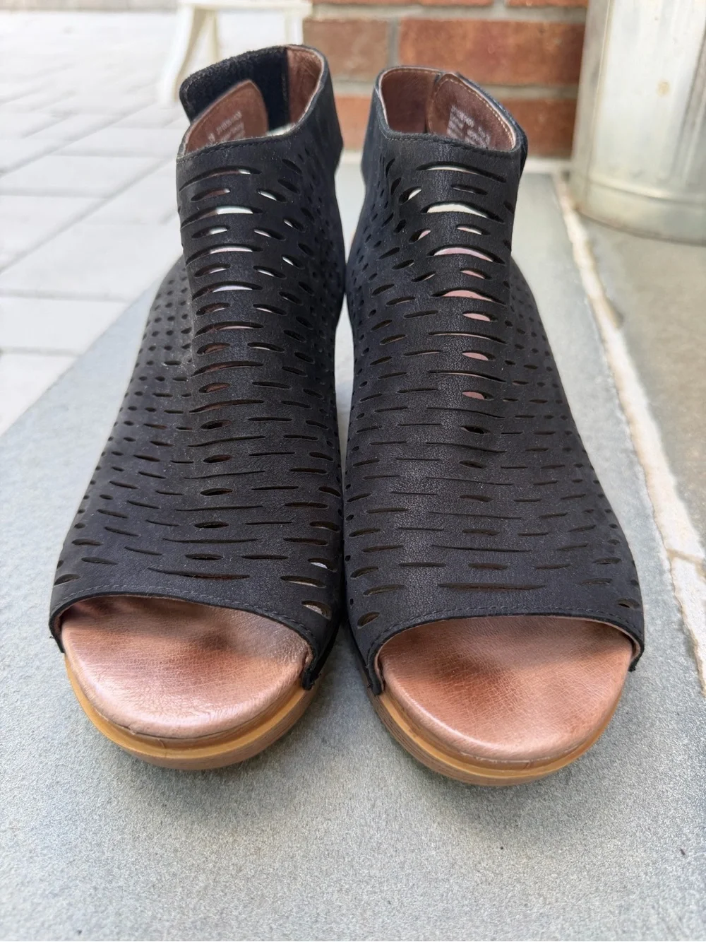 Dansko Danae Black Milled Nubuck Leather Cutout Heels | Size 8.5 / EU 39